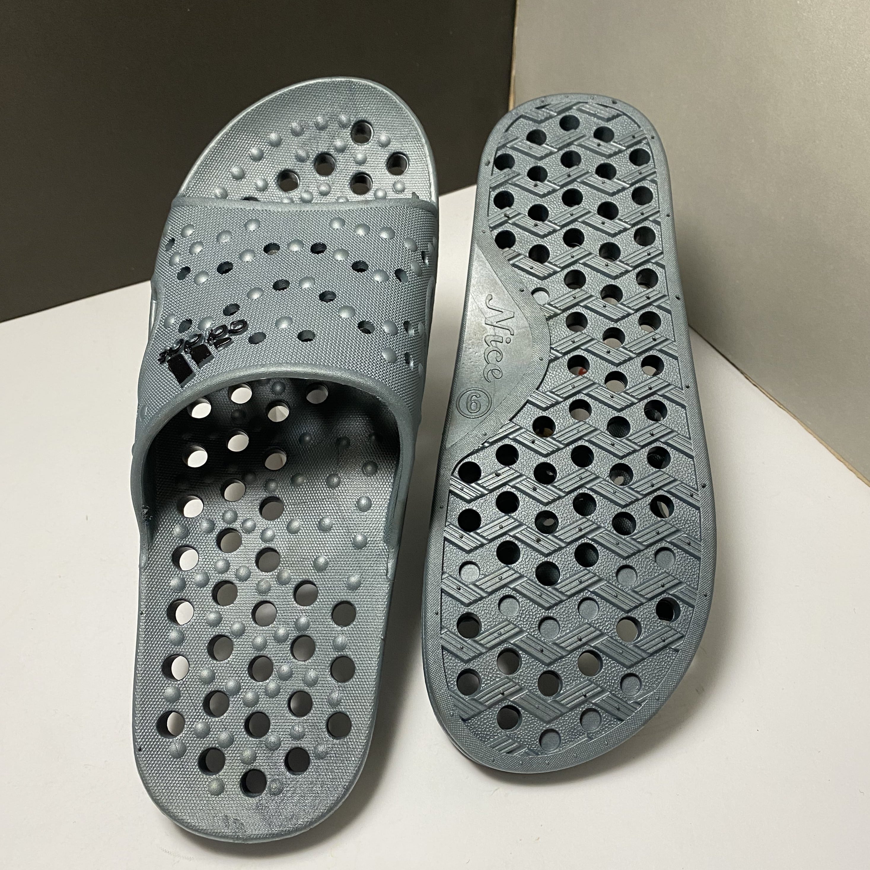 Anti slip clearance bathroom slippers