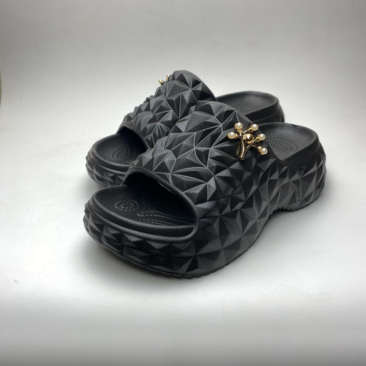 Shine in Style: Diamond Cut-Inspired Comfortable Ladies Slippers